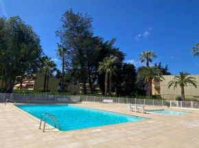 2 bedroom apartment with balcony close to the sea